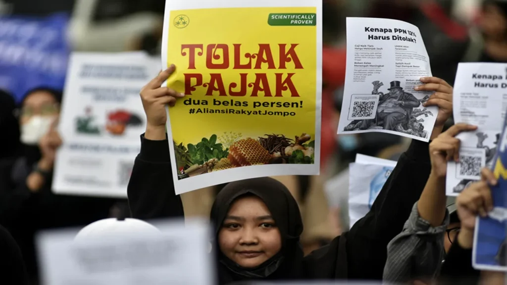 Pemerintah Diminta Menaikkan Pajak Orang Kaya daripada PPN